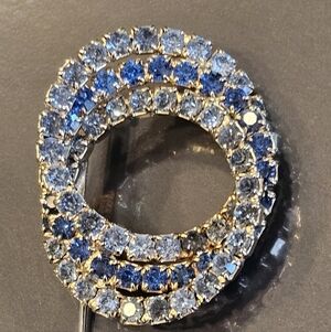 Elegant Blue and Gold Women's Brooch